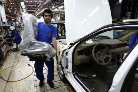 ایران‌خودرو خطاب به سازمان حمایت: قیمت ندهید، قیمت می‌دهیم