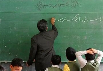 صدور احکام جدید فرهنگیان/ جزئیات درباره پرداخت حقوق فروردین ماه