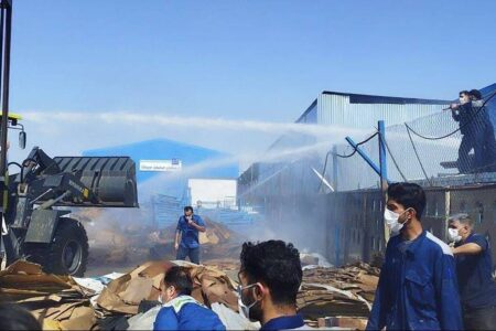 جزئیات آتش‌سوزی ضایعات کارخانه لوازم خانگی شاهین شهر