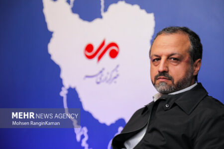 خاندوزی: حذف شبکه‌های ذی‌نفع، پیش‌شرط تحقق اقتصاد مقاومتی است 