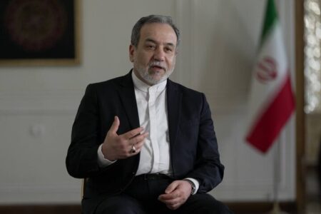 عراقچی: از مشورت با همه کشورهای همسایه استقبال می‌کنیم