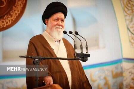 علم الهدی: گران فروشان پیاده نظام آمریکا در داخل کشور هستند