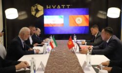 دیدار مومنی با وزیر کشور قرقیزستان در حاشیه نشست بیشکک