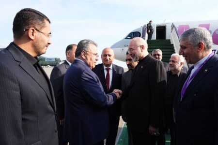 قالیباف برای شرکت در اجلاس PUIC وارد باکو شد