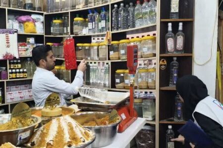کشف و توقیف ۳۲۳ لیتر عرقیات تاریخ مصرف گذشته در آبادان 