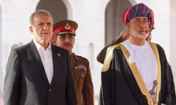 سیگنال جدید از عمان به بازار طلا و دلار/ دلار در آستانه ۲۴۰ هزار تومان؟/ بازار منتظر خبر مهم روز دوشنبه